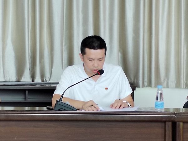 7市残联机关党支部书记黄枝开传达学习省第十三次党代会精神.jpg