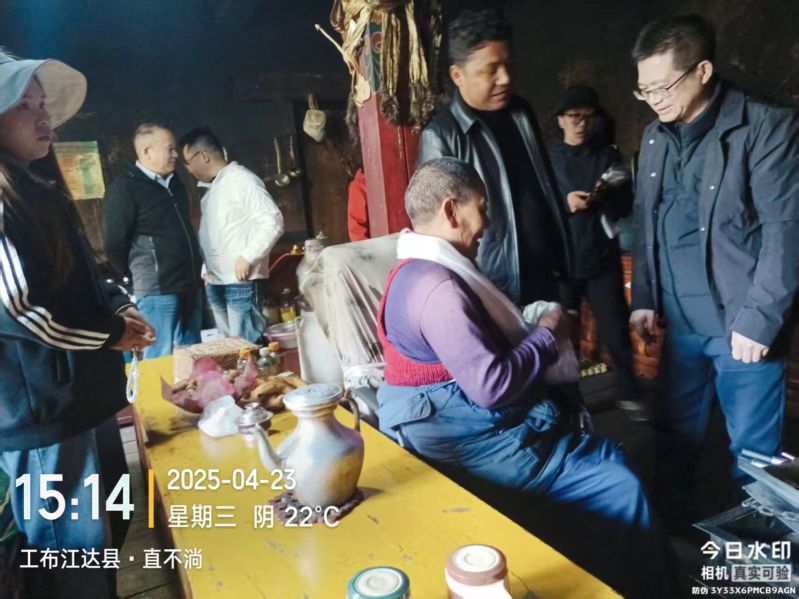 调研组入户走访慰问困难残疾人家庭.jpg